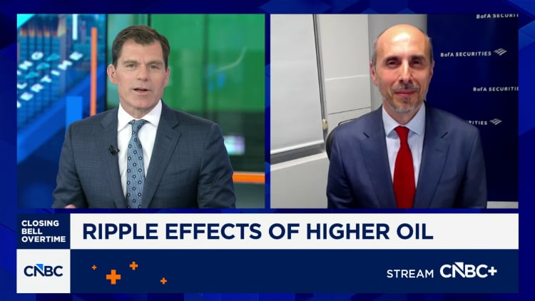 U.S. oil price plunges nearly 19% to below $100 after Trump agrees to two-week ceasefire with Iran