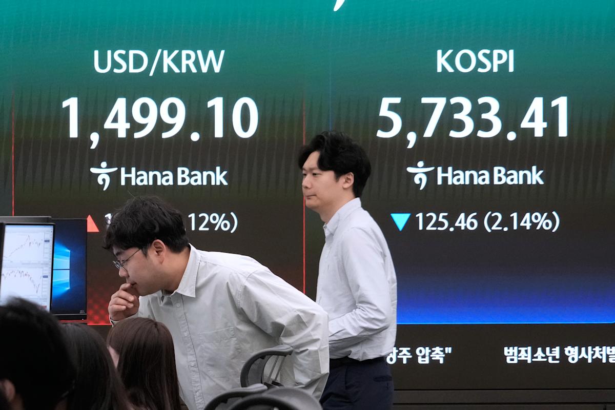 Oil prices resume their climb and Asian markets decline as US prepares for blockade of strait