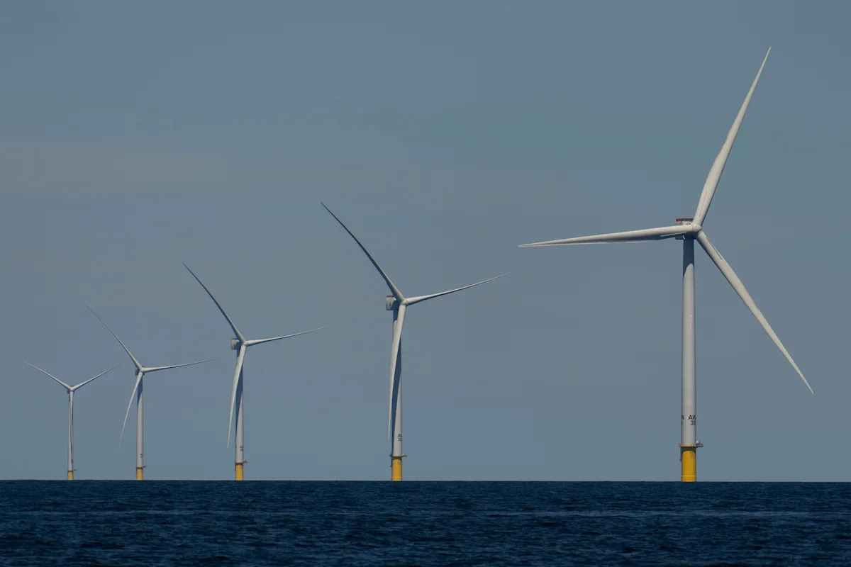 Developer of Massachusetts offshore wind farm sues to stop turbine manufacturer from walking away