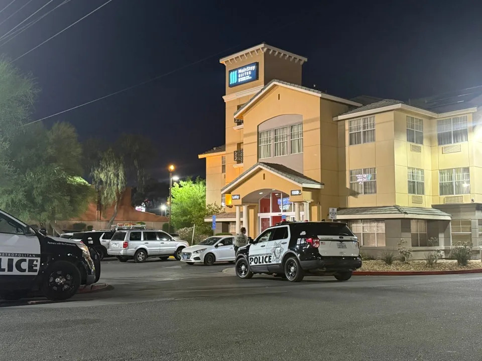 LVMPD investigating a homicide at MainStay suites (Aaron Arellano/KLAS)