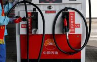 China's teapots buy Iranian oil at premiums to Brent for first time in years, sources say