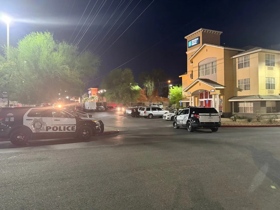 LVMPD investigating a homicide at MainStay suites (Aaron Arellano/KLAS)