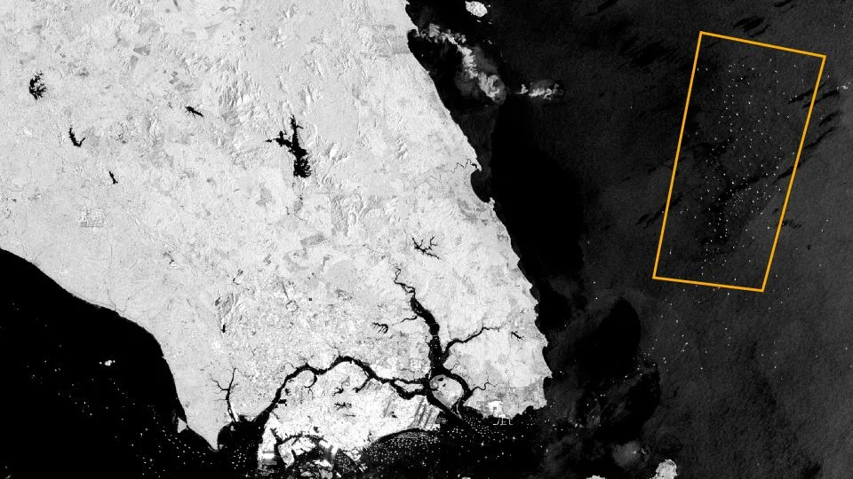 The lawless floating gas station where Iranian oil changes hands