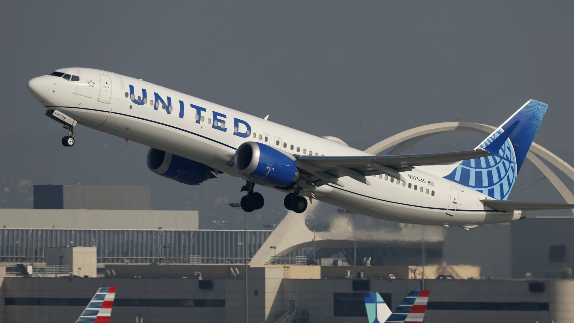 This airline stock could be a big winner as oil prices stabilize. How to trade it
