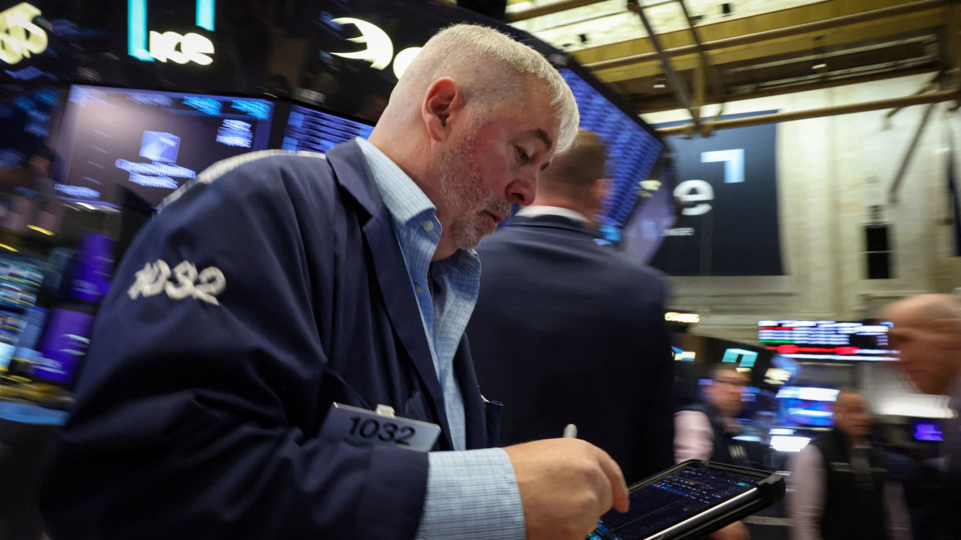 Dow futures surge 500 points as oil dives on report Iran war nearing end, AMD jumps: Live updates