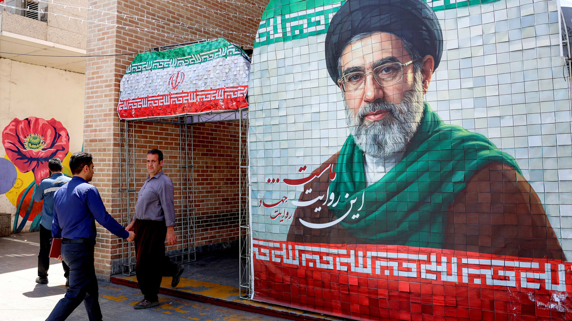U.S. oil falls below $89 on report Iran agreement would restore Hormuz traffic in one month