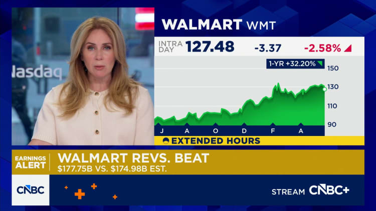 Walmart issues worse-than-expected outlook as high gas prices hit shoppers