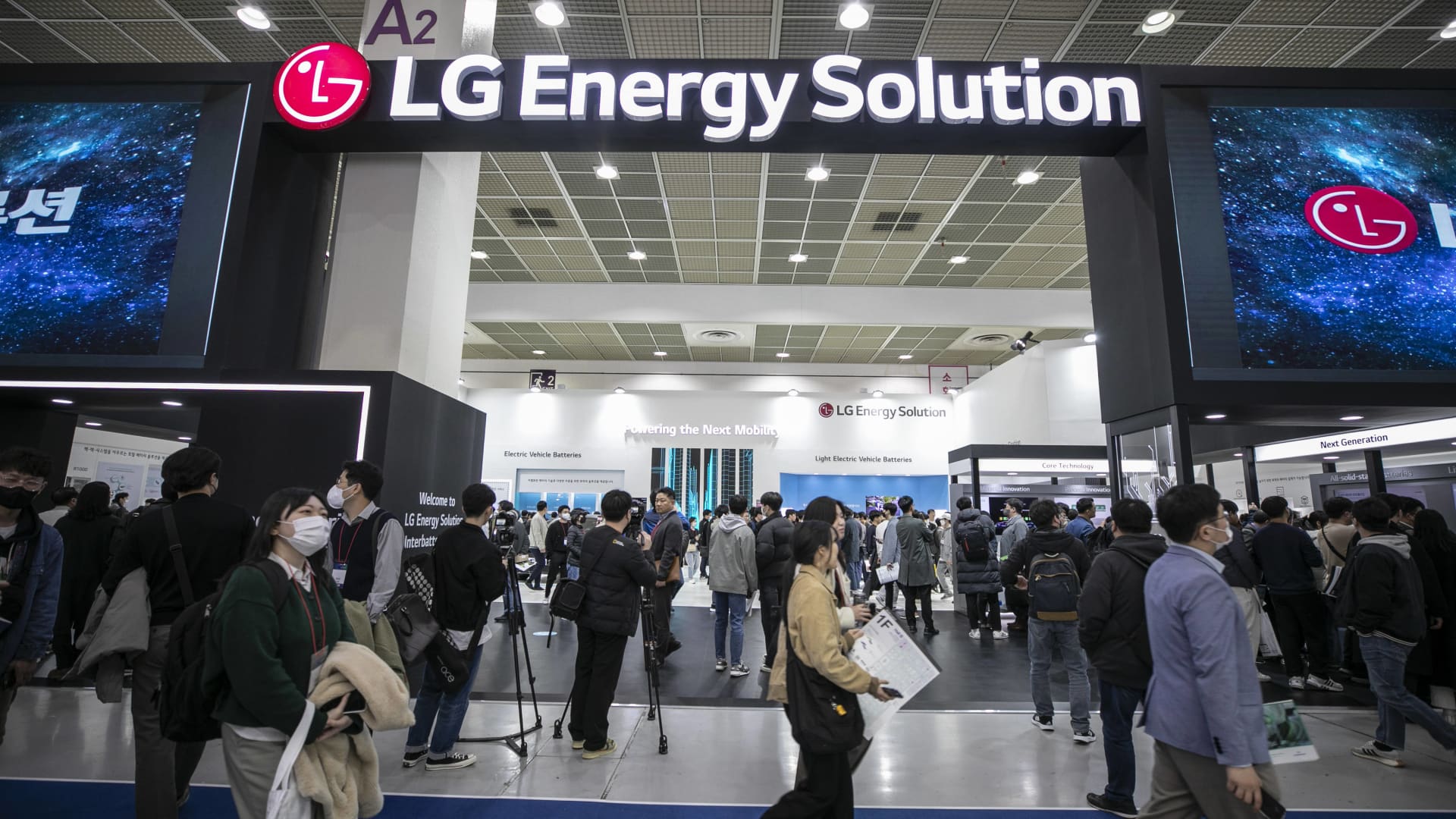 LG Energy Solution's shares surge as much as 16% after landing major U.S. battery storage deal