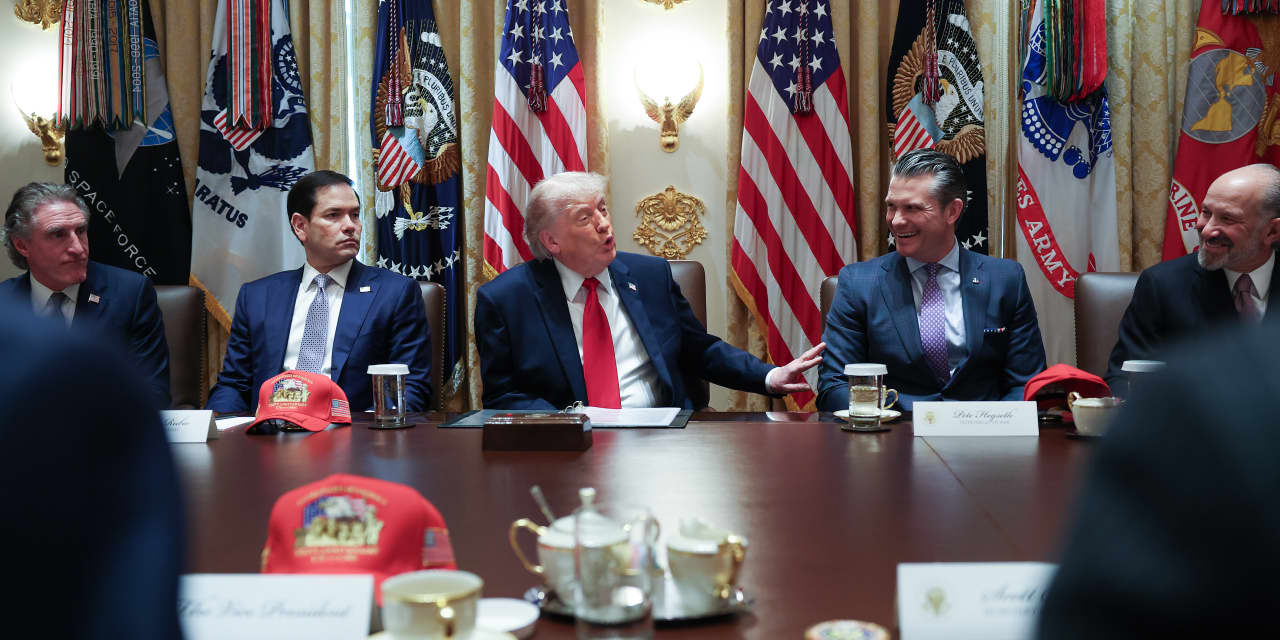 Oil prices show mixed reaction as White House backs report on progress toward Iran peace deal