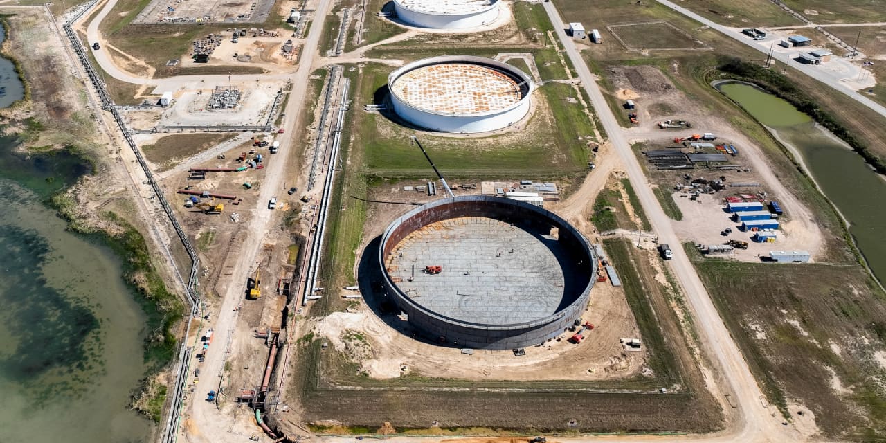 Here’s the real story behind the record drop in America’s oil reserves