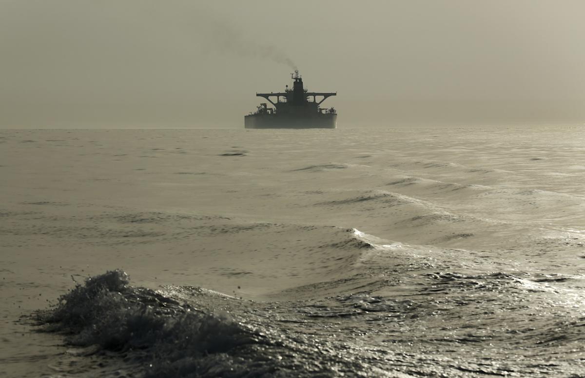 Russia Ships Most Oil Since 2022 as Drones Strike Refineries