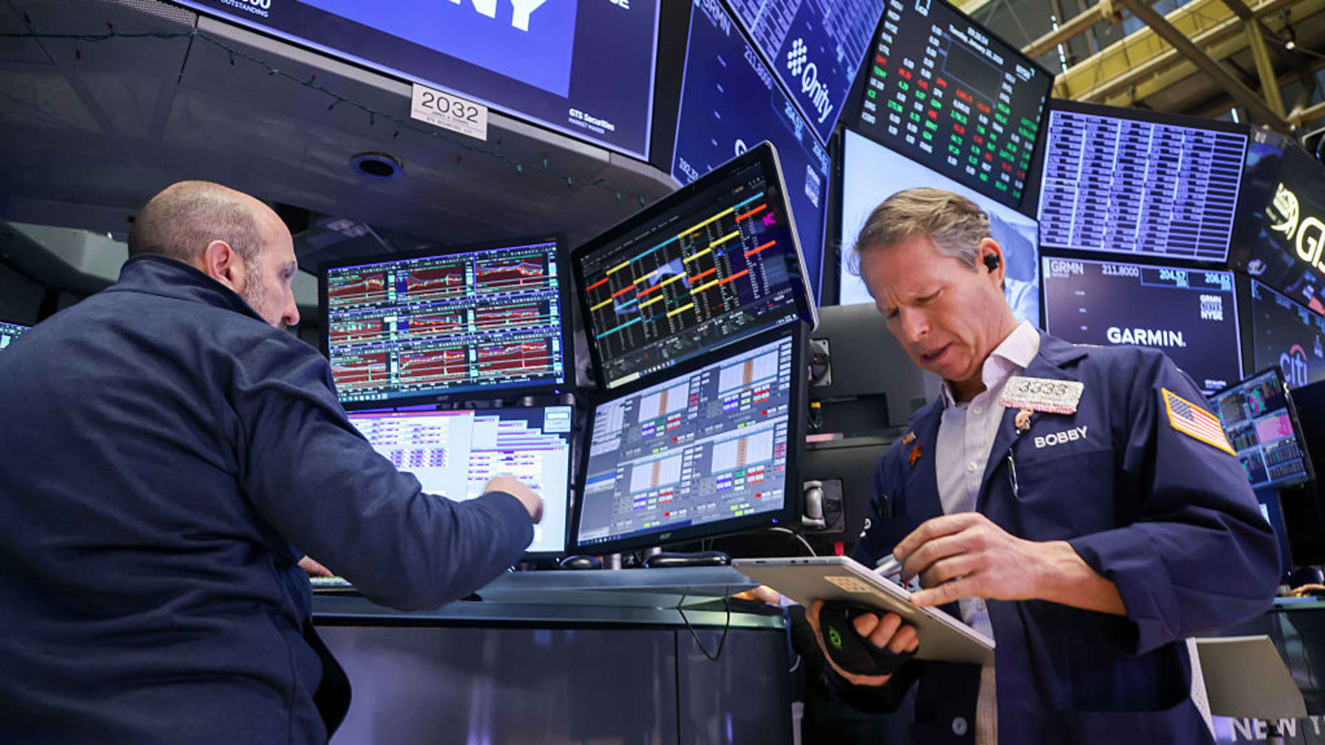Treasury yields are flat as traders weigh encouraging inflation data vs. oil rebound