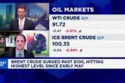 Oil falls on report Pakistan is pushing for new U.S.-Iran talks with China's backing