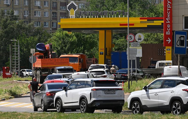 Novorossiysk suspends gasoline sales to private drivers as Russian fuel crisis bites
