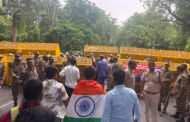 Police fire tear gas at India's Cockroach movement supporters as they attempt a march to Parliament