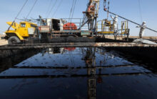Oil prices dip as mediation efforts offset US-Iran strikes