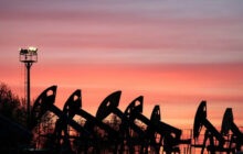Oil slips 5% after US, Iran pause fighting over weekend