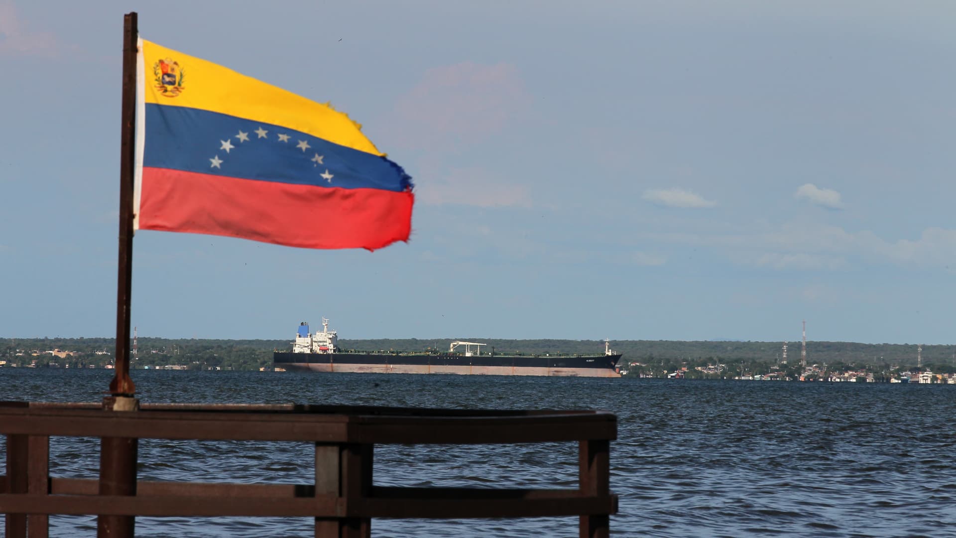 Venezuela grants U.S.-backed oil firm NABEP 100-year concessions for 17 oil fields, White House says