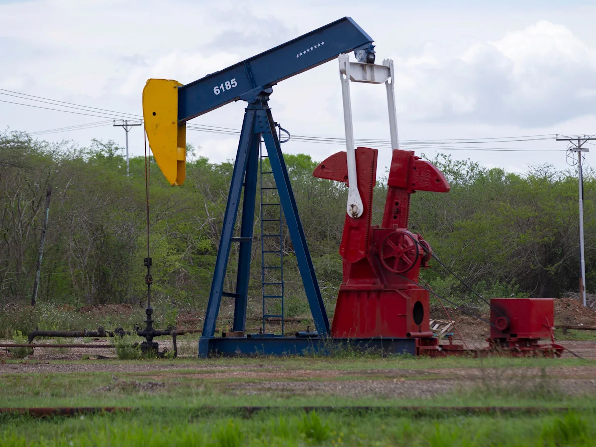 What smart people are saying about Trump's acquisition of Venezuelan oil