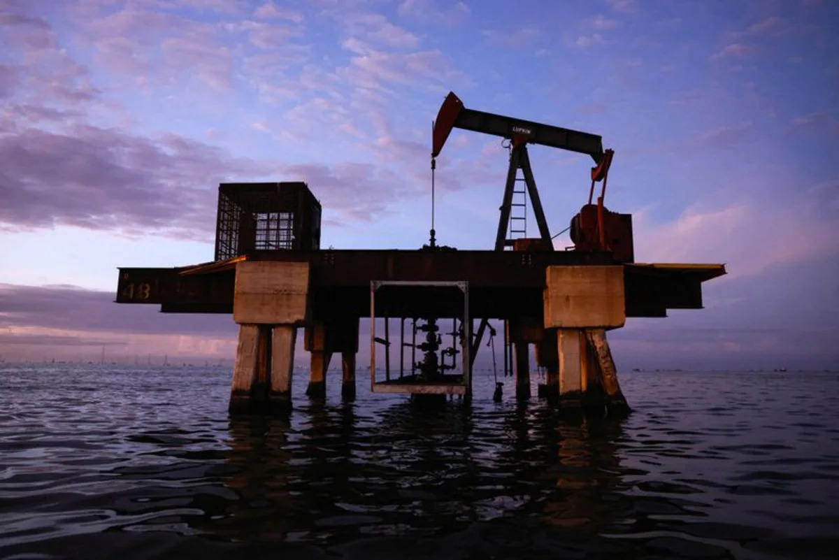 Experts, lawyers puzzled over US-Venezuela oil deal, call for contract transparency