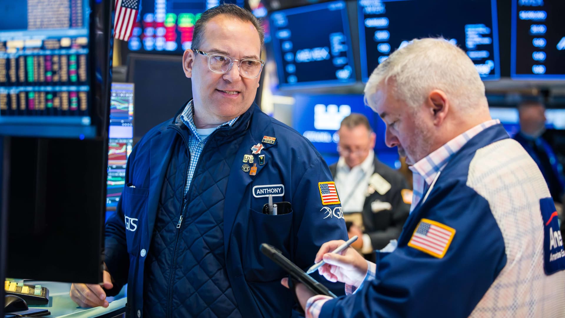 Dow futures fall 300 points to start shortened week as oil prices climb: Live updates