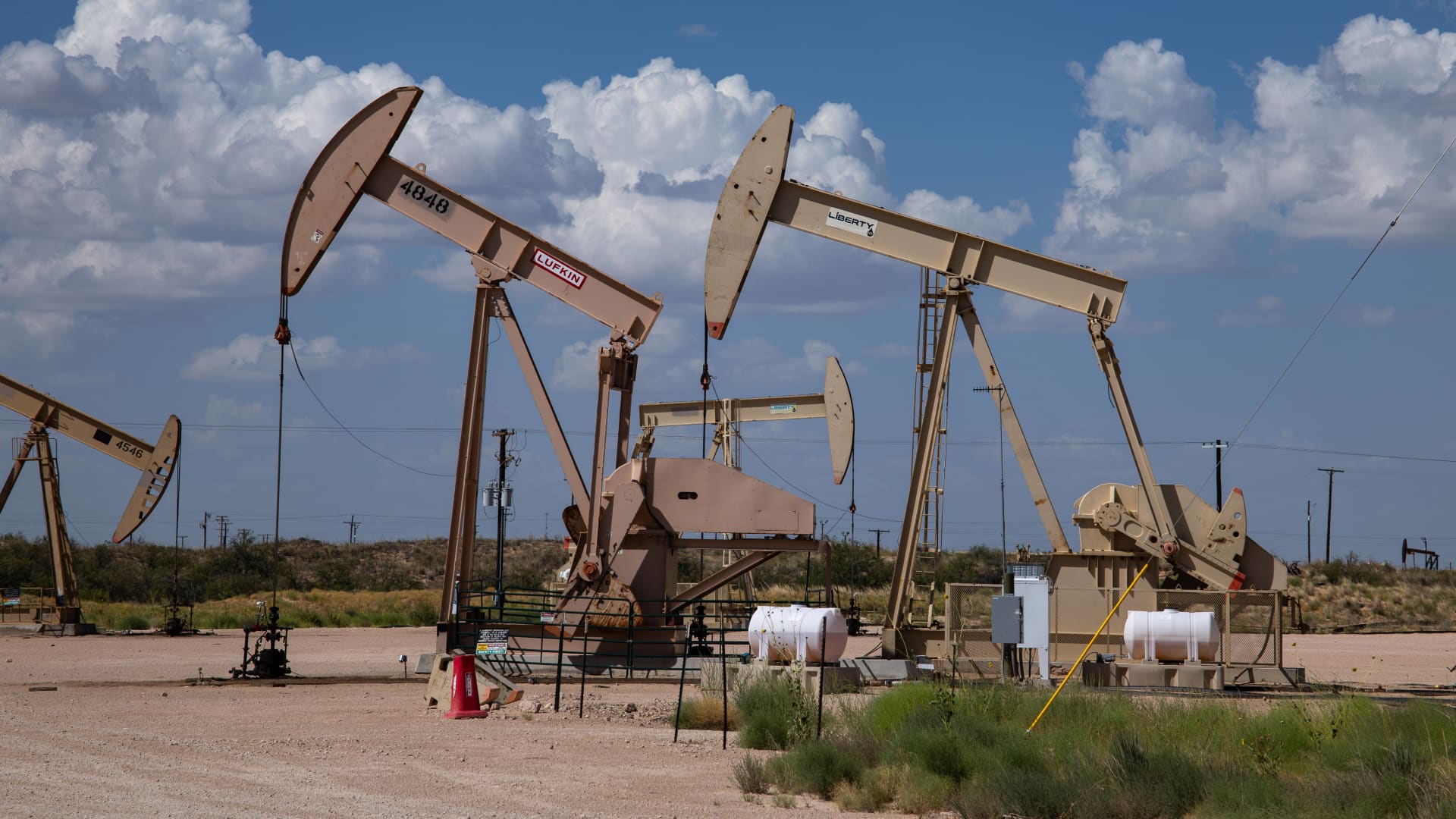 Widen your energy stock horizon if refining margins roll over, Todd Gordon advises