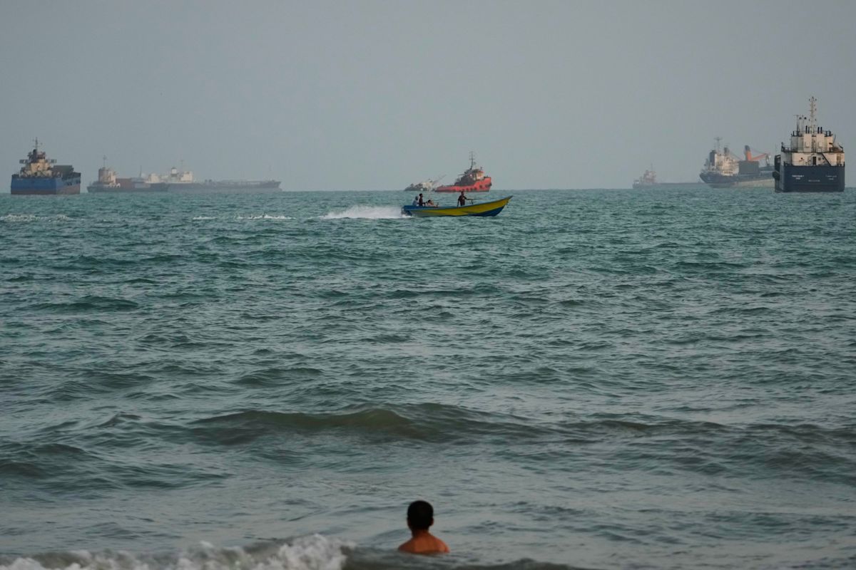 US military hits 3 Iranian oil tankers after saying Navy warships were targeted with missiles
