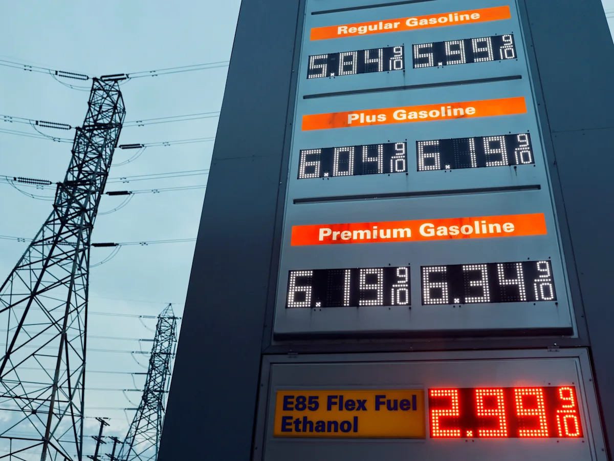 What smart people are saying about oil prices surging back toward $100
