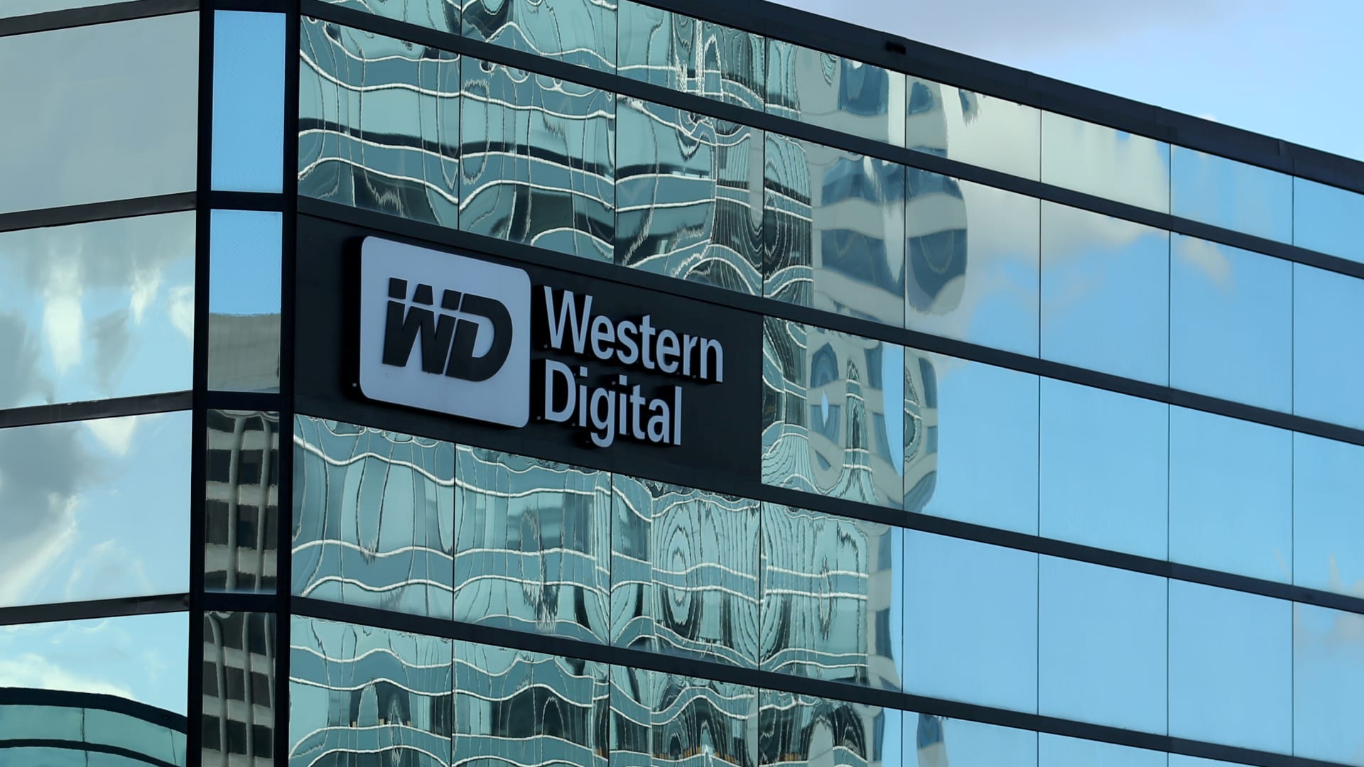 Stocks making the biggest moves in after hours: Western Digital, Bloom Energy, Deckers Outdoor & more