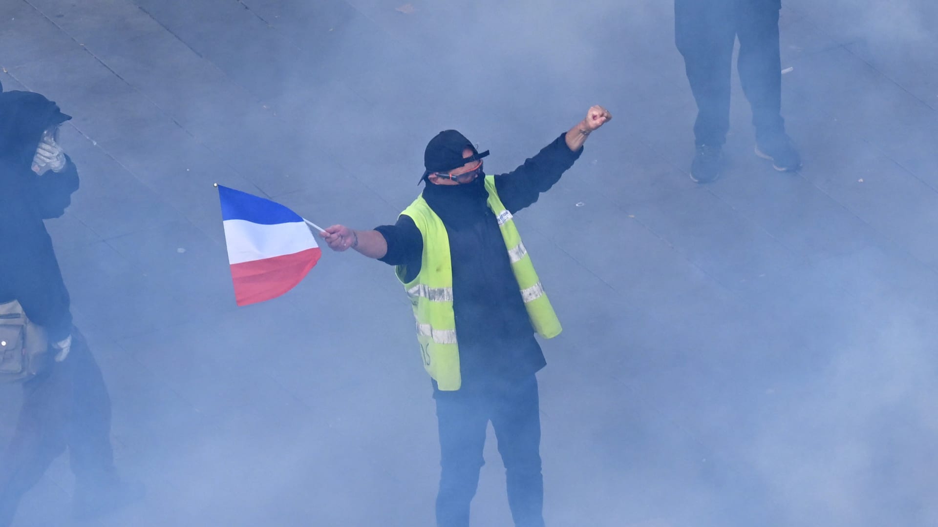 Tear gas, clashes hit French cities in cost-of-living protests